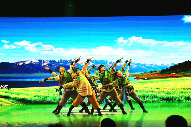 2018061211023351.jpg “谭山骊歌”欢送毕业生音乐文化周精彩纷呈