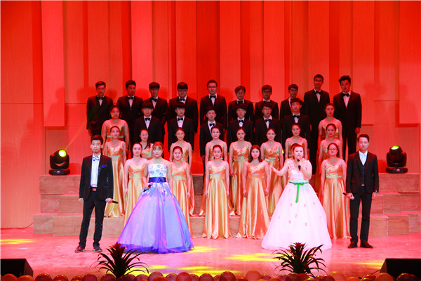 2016092609300326.jpg 公司举行“漾年华”迎新文艺晚会