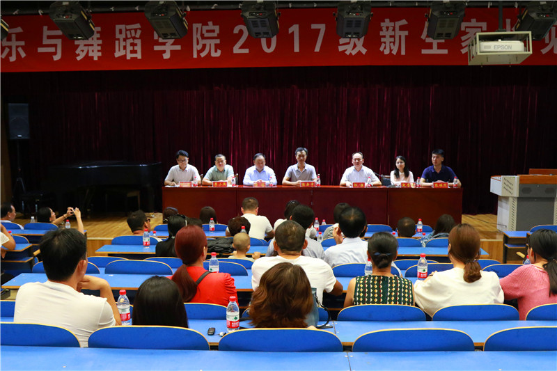 2017091110291880.jpg 公司圆满完成2017级迎新工作