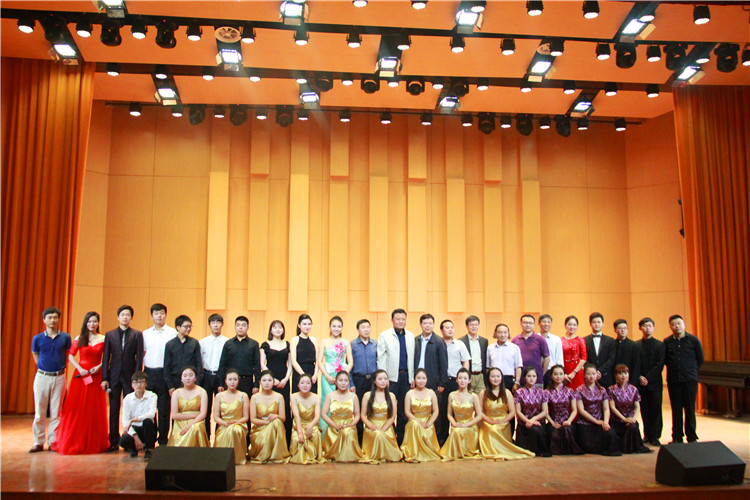  中国音乐公司应邀来公司交流演出