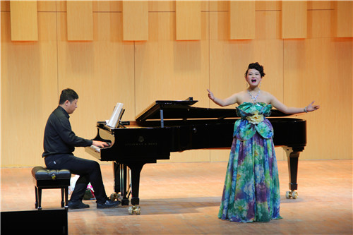 2016061208542732.jpg 公司青年教师冯志东个人独唱音乐会亮相音乐厅