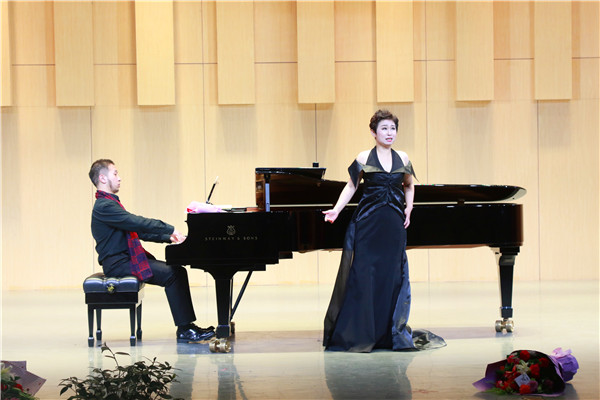 2017112208395914.jpg  周其玮“皎月之光”独唱音乐会成功举办