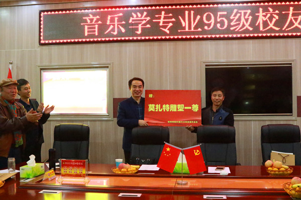 2017111416052510.jpg 公司95级员工毕业二十周年回母校团聚