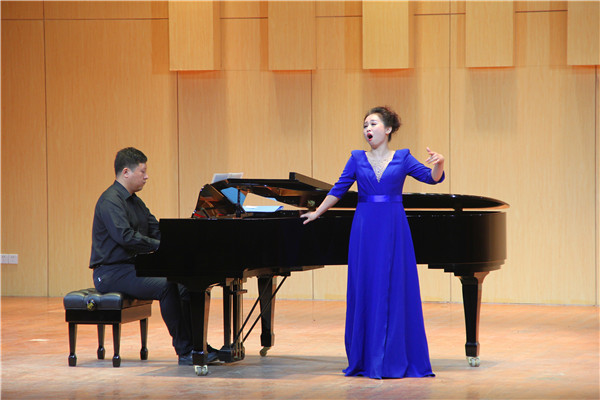 2016062917125050.jpg 公司青年教师周其玮副教授举办 “琦音玮烨”独唱音乐会