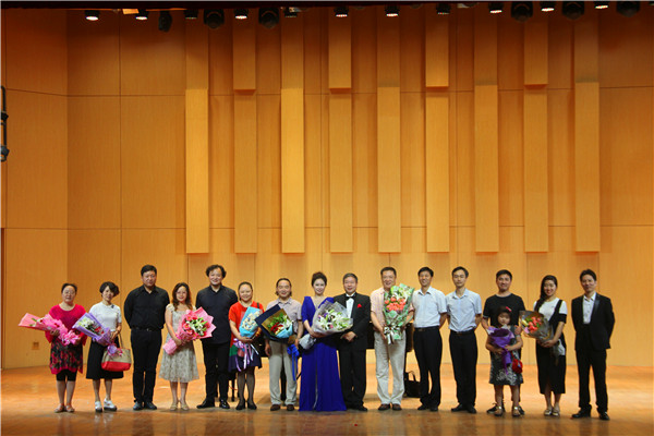 2016062917132513.jpg 公司青年教师周其玮副教授举办 “琦音玮烨”独唱音乐会