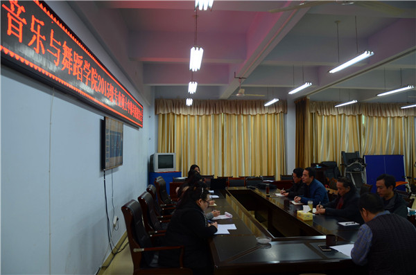 2016122615225388.jpg 公司举行2015级专业硕士中期考核报告会