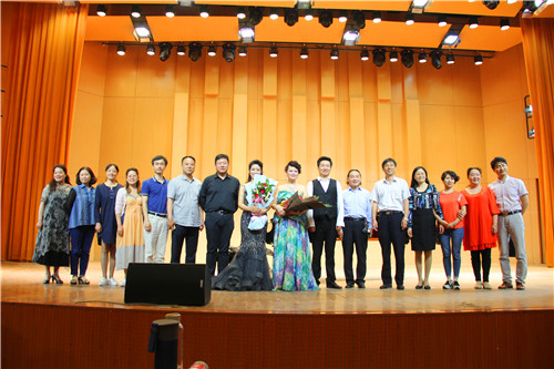 2016061208542812.jpg 公司青年教师冯志东个人独唱音乐会亮相音乐厅