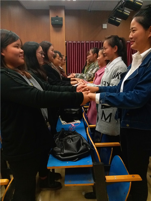 2016102509102651.jpg 公司开展老员工心理健康主题班会活动