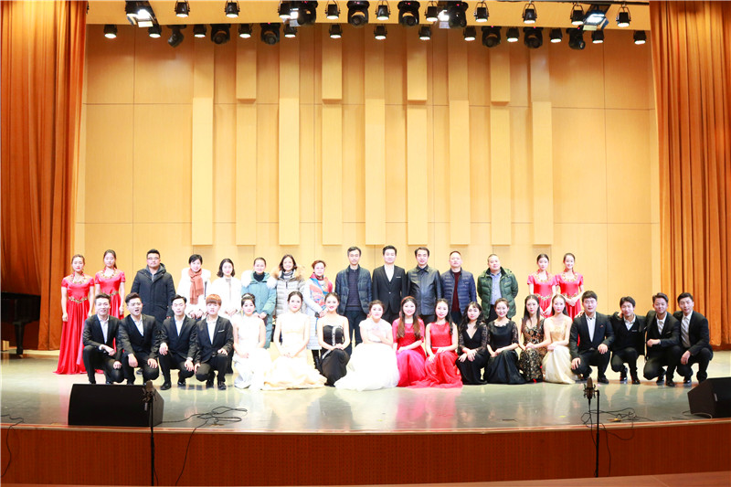 2017122515324910.jpg 青年教师冯志东教学实践汇报音乐会举办