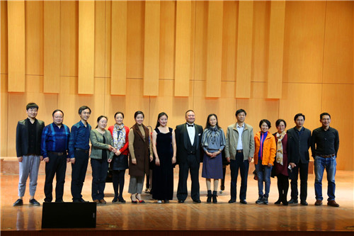 2016102508415355.jpg 美国德州三一大学李佳蔚教授来公司举办音乐会