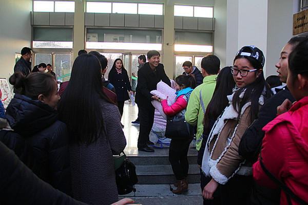 公司开展冬季送温暖活动