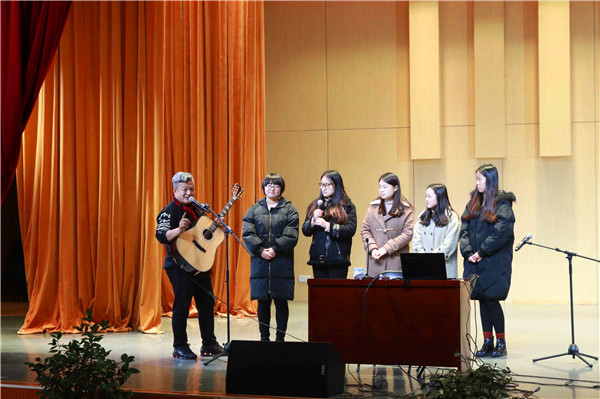 2017120608124175.jpg 王建友来公司举行流行音乐创作讲座