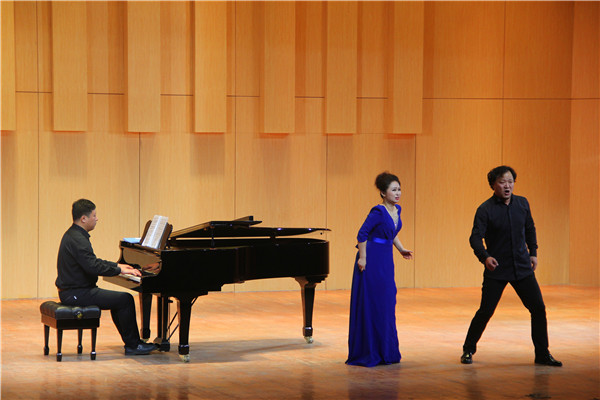 2016062917124811.jpg 公司青年教师周其玮副教授举办 “琦音玮烨”独唱音乐会