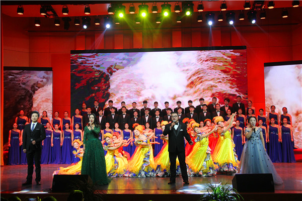 2016122911085716.jpg 公司举办2017年新年音乐晚会