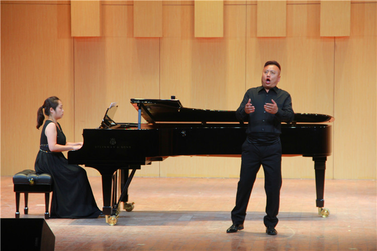 2016052314564736.jpg 西安华美乐空中外歌剧GALA音乐会走进公司