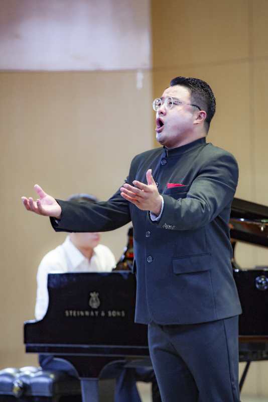 2018070108385816.jpg 邬百宁、张锦锋“男高音--中国经典作品音乐会”举办