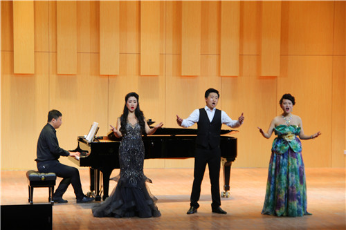 2016061208542822.jpg 公司青年教师冯志东个人独唱音乐会亮相音乐厅