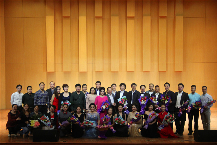 2016052314564833.jpg 西安华美乐空中外歌剧GALA音乐会走进公司