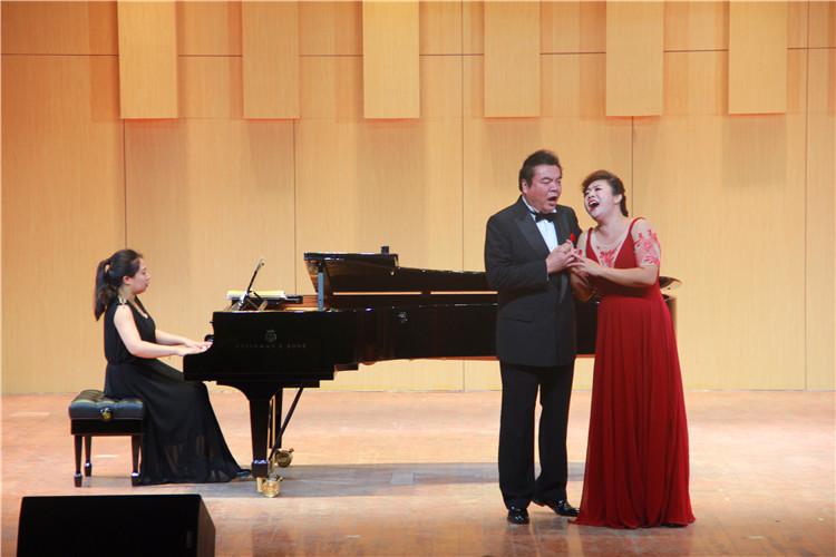 2016052314564838.jpg 西安华美乐空中外歌剧GALA音乐会走进公司