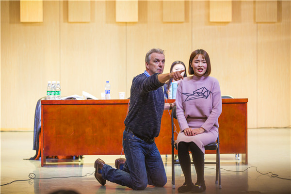 2017101817284816.jpg 荷兰男中音歌唱家哈利·特文教授来公司讲学