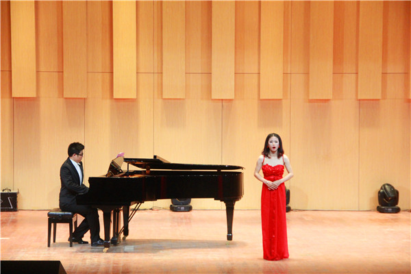 公司成功举办2012级毕业生专场音乐会