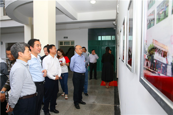 2017042009142543.jpg 公司举行“党员之家”揭牌仪式