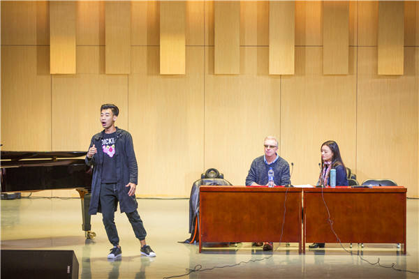 2017101817284885.jpg 荷兰男中音歌唱家哈利·特文教授来公司讲学